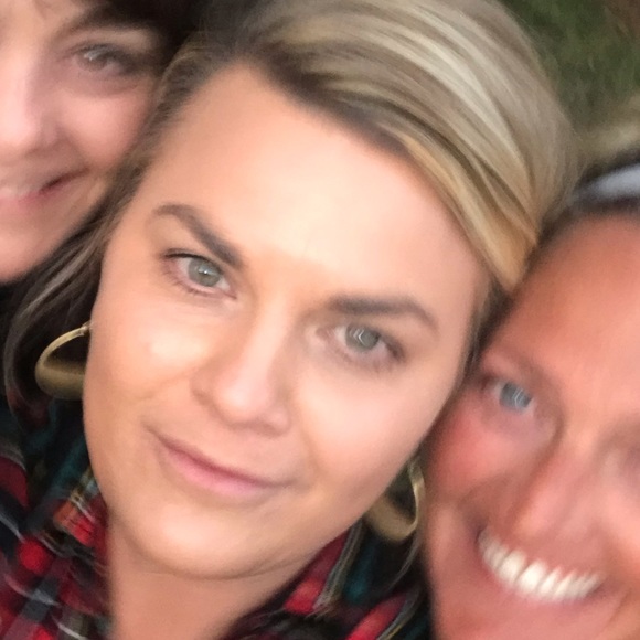 Meet your Posher, Danielle - Picture 1 of 1